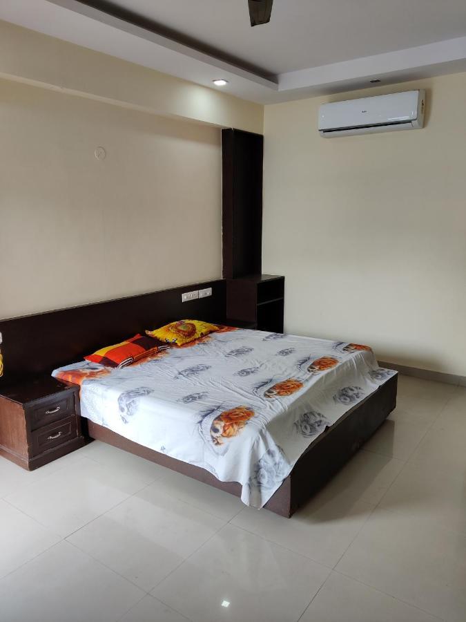 Fernandes Complex Hotel Бангалор Екстериор снимка