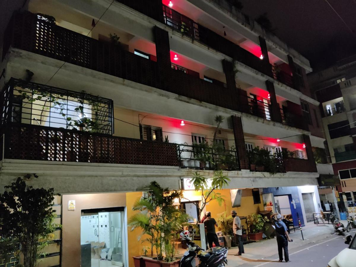 Fernandes Complex Hotel Бангалор Екстериор снимка