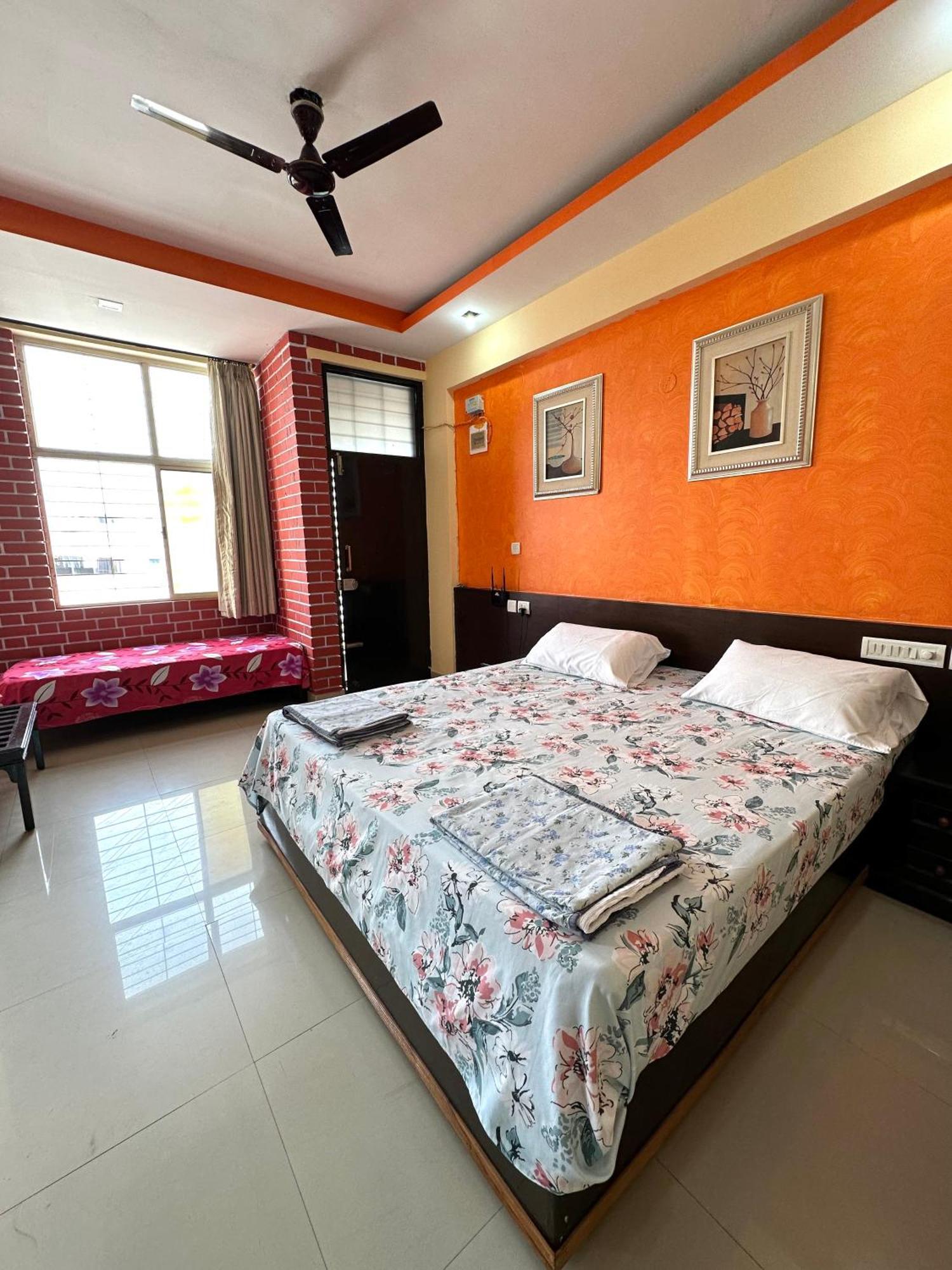 Fernandes Complex Hotel Бангалор Екстериор снимка